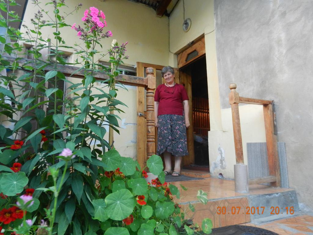 מסטיה Marina Chartolani'S Guest House מראה חיצוני תמונה