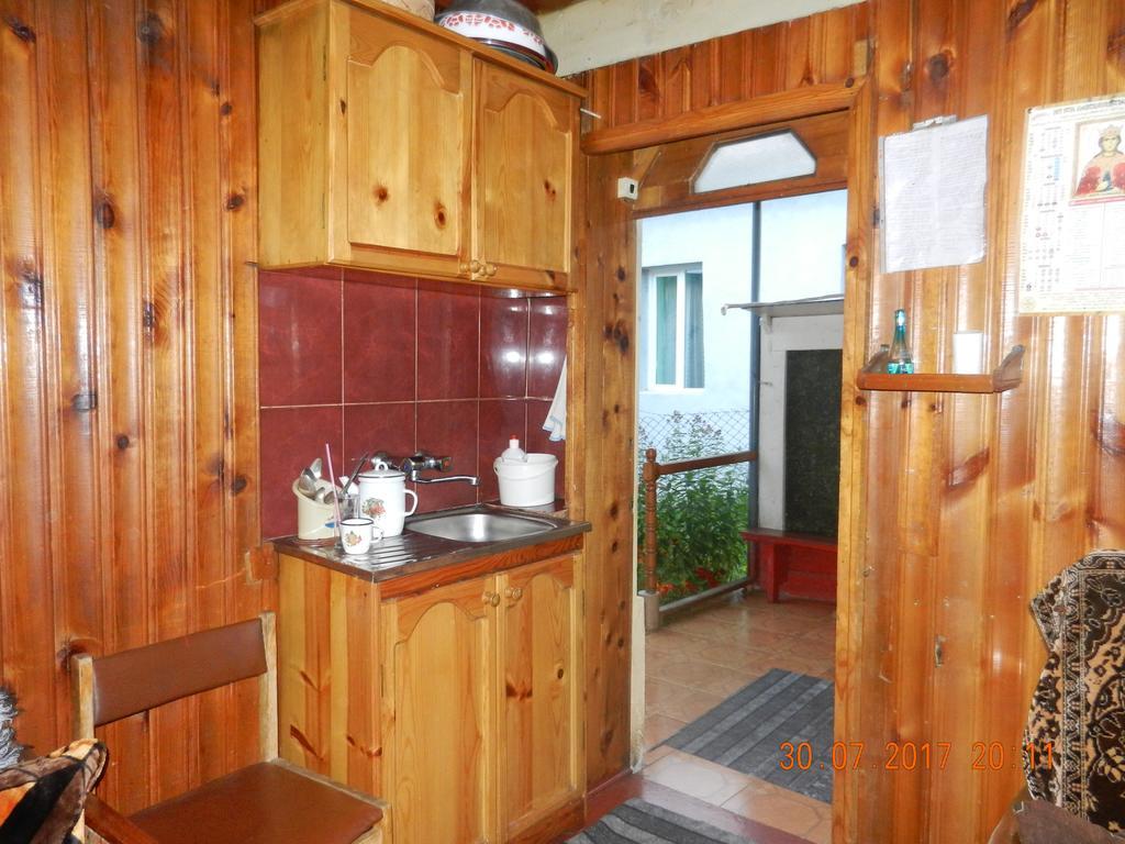 מסטיה Marina Chartolani'S Guest House מראה חיצוני תמונה