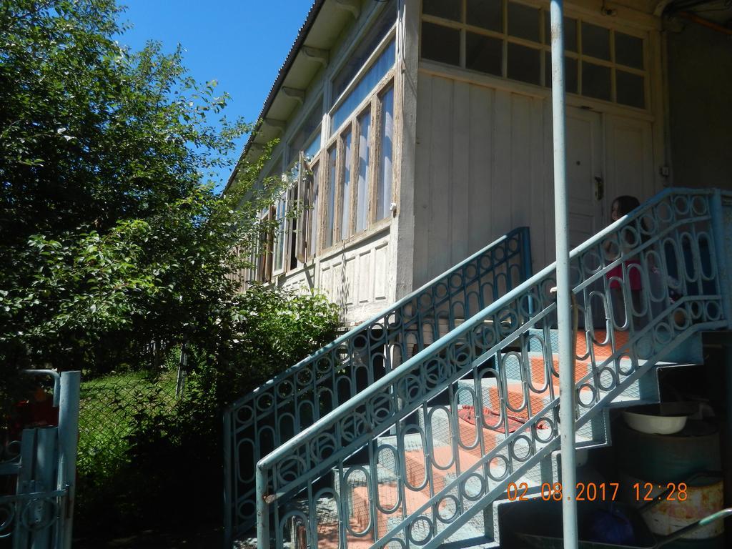 מסטיה Marina Chartolani'S Guest House מראה חיצוני תמונה