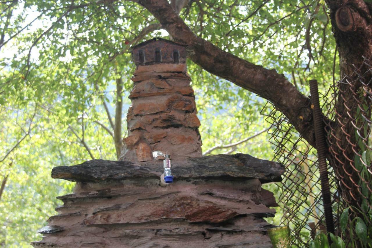 מסטיה Marina Chartolani'S Guest House מראה חיצוני תמונה